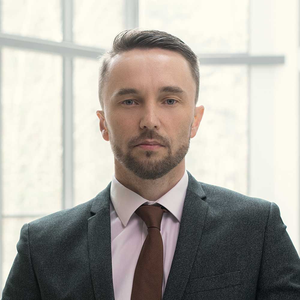 businessman-standing-at-office-RULJWSZ.jpg